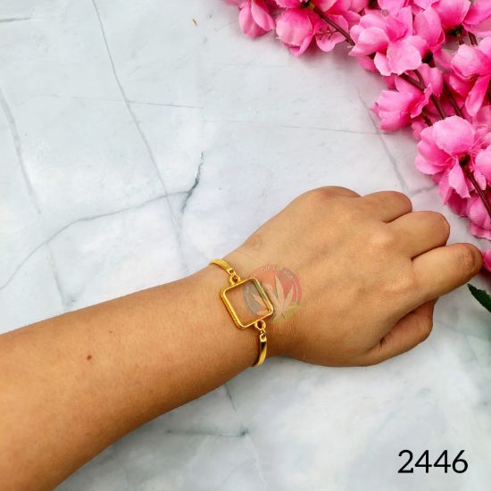 Picture of Golden bracelet bezel with lobster clasp - Square